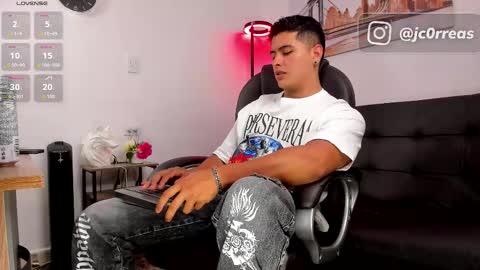 Snapshot of _juanes__ chatting on October 25, 2025, 10:37 pm _juanes__ online show from October 25, 2025, 10:37 pm