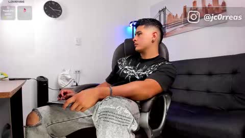 Snapshot of _juanes__ chatting on October 27, 2025, 10:14 pm _juanes__ online show from October 27, 2025, 10:14 pm