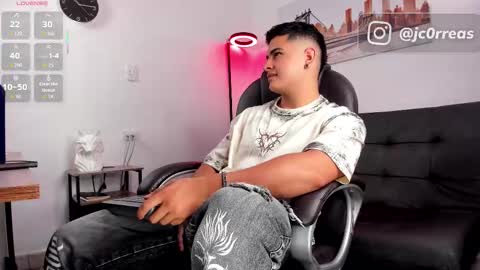 _juanes__ online show from November 19, 2025, 8:53 pm