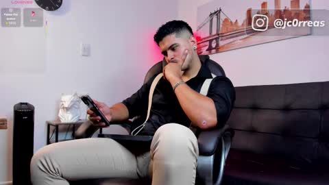 _juanes__ online show from December 18, 2025, 9:43 pm