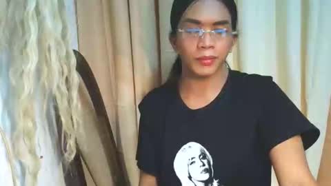 _karie_ online show from October 28, 2025, 1:47 pm