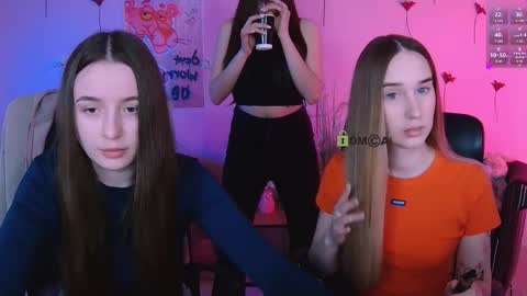 _kellykitten_ online show from April 24, 2026, 9:01 am