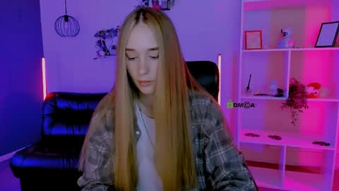 _kellykitten_ online show from May 11, 2026, 8:42 am
