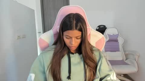 khloe sweet online show from December 19, 2025, 6:04 pm