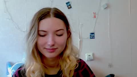 _kikiclark_ online show from October 4, 2025, 8:56 am