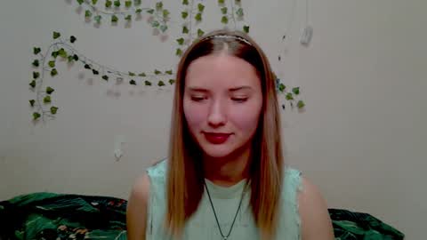 _kikiclark_ online show from November 28, 2025, 9:06 pm