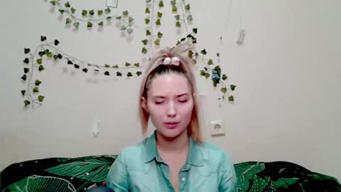 _kikiclark_ online show from December 5, 2025, 3:30 pm