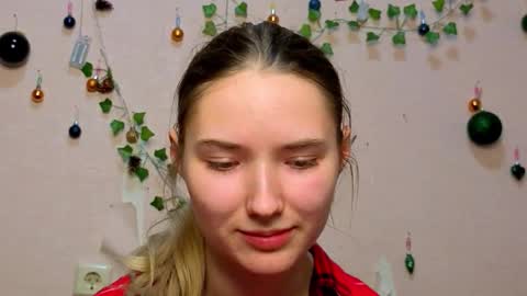 _kikiclark_ online show from February 12, 2026, 8:59 pm