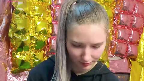 Snapshot of _kikiclark_ chatting on April 19, 2026, 8:11 pm _kikiclark_ online show from April 19, 2026, 8:11 pm