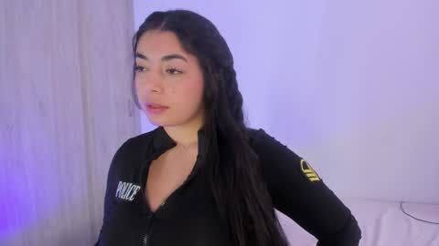 _kimtorres_1 online show from May 10, 2026, 4:12 pm