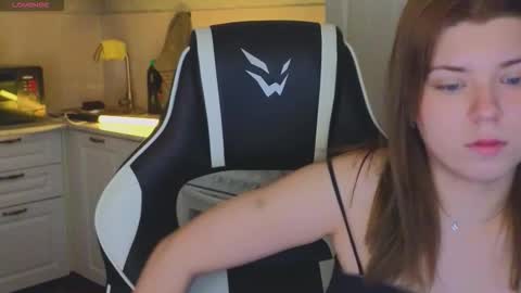 Molly   Emily online show from November 18, 2025, 7:46 am