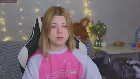 Molly   Emily online show from February 28, 2026, 5:36 pm