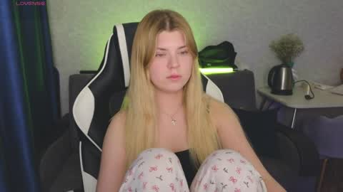 Molly   Emily online show from April 25, 2026, 9:23 pm