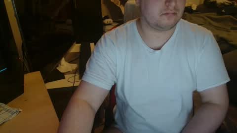 _kitsu_ online show from November 14, 2025, 3:55 pm