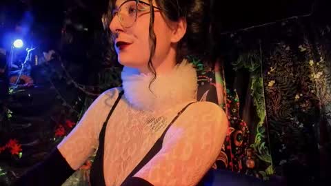 Snapshot of _lady_luna_ chatting on December 3, 2025, 11:36 pm Lady Luna online show from December 3, 2025, 11:36 pm