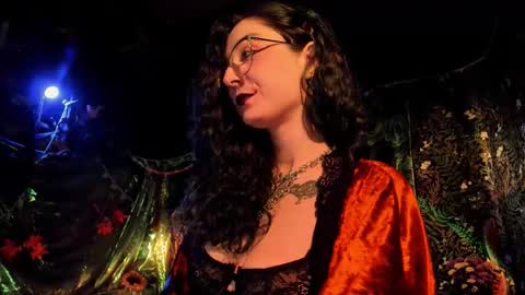 Snapshot of _lady_luna_ chatting on December 16, 2025, 12:15 am Lady Luna online show from December 16, 2025, 12:15 am