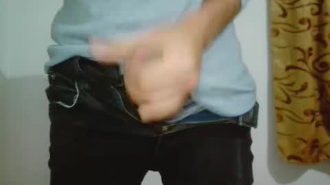 Snapshot of _lalo_0 chatting on December 23, 2025, 5:49 am _lalo_0 online show from December 23, 2025, 5:49 am