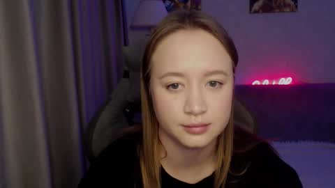 _lalune_ online show from October 8, 2025, 12:03 pm