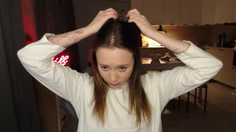 Snapshot of _lalune_ chatting on February 12, 2026, 4:57 pm _lalune_ online show from February 12, 2026, 4:57 pm