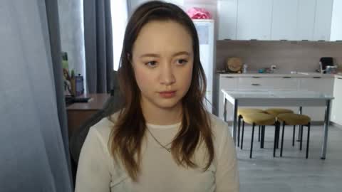 Snapshot of _lalune_ chatting on March 5, 2026, 10:33 am _lalune_ online show from March 5, 2026, 10:33 am