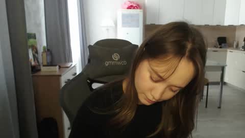 Snapshot of _lalune_ chatting on March 7, 2026, 12:02 pm _lalune_ online show from March 7, 2026, 12:02 pm