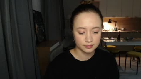 Snapshot of _lalune_ chatting on March 17, 2026, 6:44 pm _lalune_ online show from March 17, 2026, 6:44 pm