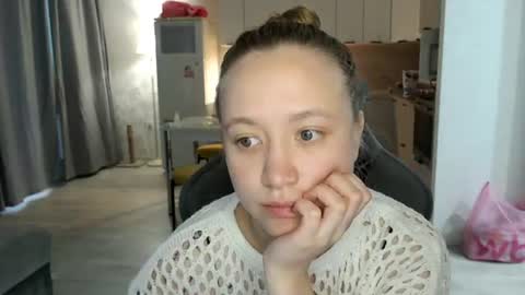 _lalune_ online show from June 27, 2026, 4:01 pm