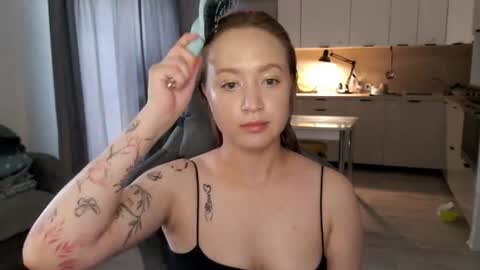_lalune_ online show from July 23, 2026, 10:35 am