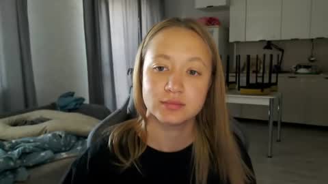 _lalune_ online show from August 7, 2026, 5:20 am