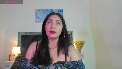 Lauralove online show from February 26, 2025, 10:20 pm