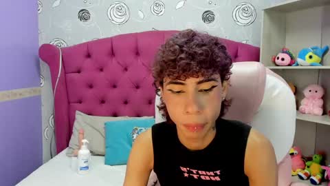 Snapshot of _lemmon_ chatting on January 10, 2025, 5:02 pm L E M M O N online show from January 10, 2025, 5:02 pm
