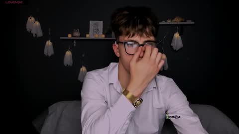 Snapshot of _leo_lust chatting on October 29, 2025, 9:27 pm _leo_lust online show from October 29, 2025, 9:27 pm