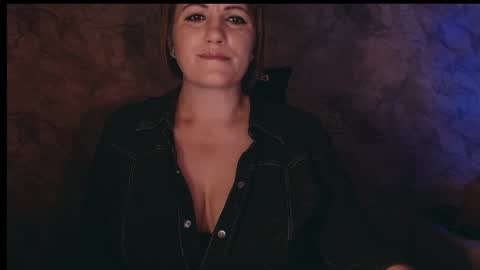 Snapshot of _letty_ chatting on October 24, 2025, 10:28 pm Letty online show from October 24, 2025, 10:28 pm