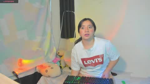 Snapshot of _litle_mily_ chatting on April 4, 2026, 10:07 pm Mily online show from April 4, 2026, 10:07 pm