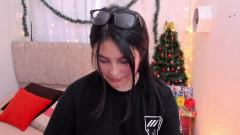 Ivy 3 online show from December 4, 2024, 3:32 pm