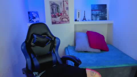 Snapshot of _lucia_21 chatting on September 25, 2025, 8:23 pm Lucia online show from September 25, 2025, 8:23 pm