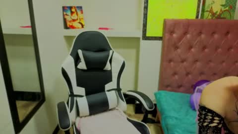 Snapshot of _lucia_21 chatting on October 20, 2025, 8:53 pm Lucia online show from October 20, 2025, 8:53 pm