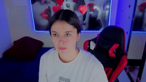 Lucia online show from February 25, 2026, 7:34 pm