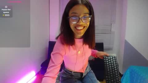 Snapshot of _lucysmith chatting on January 8, 2025, 3:19 am Lucy online show from January 8, 2025, 3:19 am