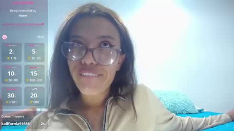 Snapshot of _lucysmith chatting on January 22, 2025, 6:20 am Lucy online show from January 22, 2025, 6:20 am