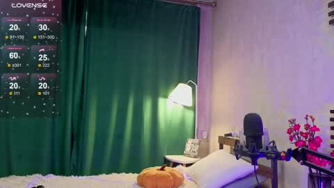 _lucystars online show from May 5, 2026, 11:40 am