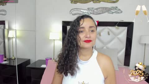  luna  sweet  online show from January 3, 2025, 3:16 am