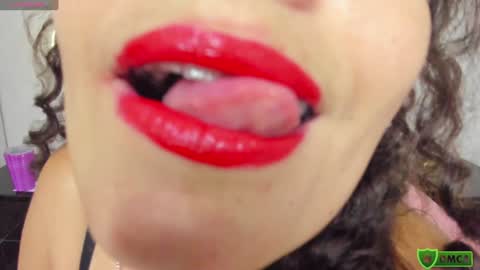  luna  sweet  online show from January 8, 2025, 4:02 am