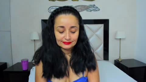  luna  sweet  online show from January 19, 2025, 3:18 am
