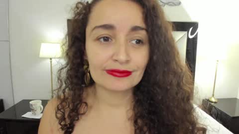  luna  sweet  online show from January 23, 2025, 6:39 am