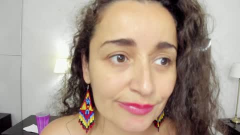  luna  sweet  online show from January 27, 2025, 9:55 am