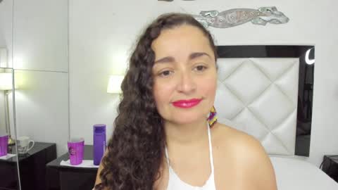  luna  sweet  online show from January 29, 2025, 3:33 am