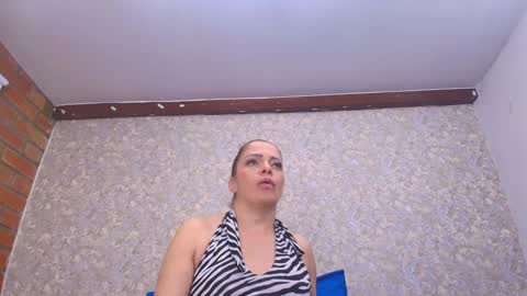 Snapshot of _luna_caliente chatting on January 11, 2025, 6:03 am Luna online show from January 11, 2025, 6:03 am