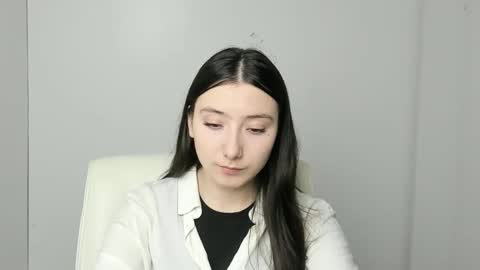 Snapshot of _luna_moon__ chatting on October 17, 2025, 5:43 am Luna online show from October 17, 2025, 5:43 am