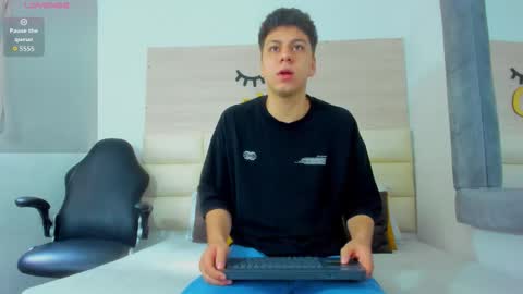 Snapshot of _maaf chatting on October 28, 2025, 1:36 pm _maaf online show from October 28, 2025, 1:36 pm